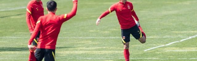 云开体育官网-日韩对抗赛一触即发 为避新冠韩国队吃饭排排坐