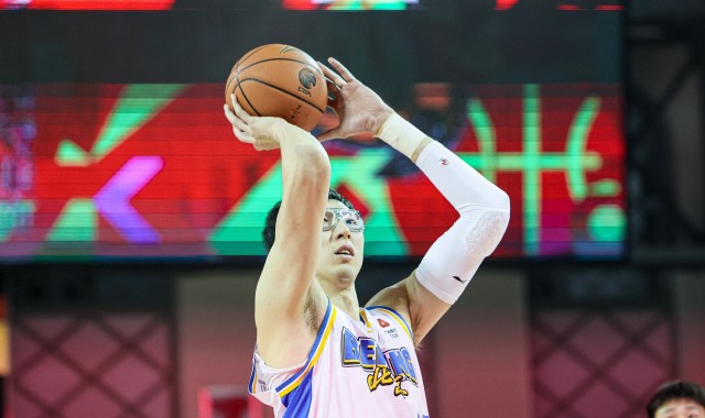 媒体人：北京进攻越打越简单变成单打队 效率一旦不行就很难打了