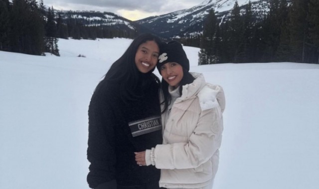 云开体育官网-🎂瓦妮莎晒照为大女儿庆生：爸爸妈妈永远爱你 此刻到永恒❤️