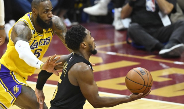 云开体育官网-NBA彩经：湖人终结骑士连胜 爵士力拼勇士 马刺击落火箭