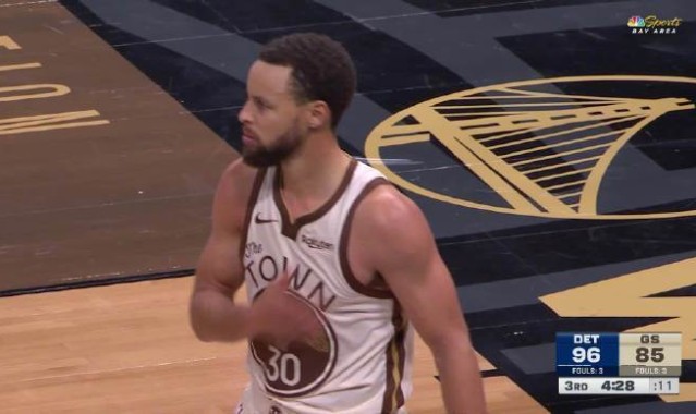 云开体育-勇士官宣：库里右膝酸痛提前退赛 队记曝过去一周一直不适