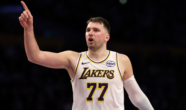 东契奇：上半场打出高潮后我们仍团结一致 这展现了我们的特质