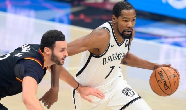 云开体育官网-阶段性MVP投票：杜兰特碾压领跑 詹约分列二三位