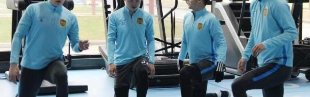 云开体育官网-新中超冠军第一练烟花易冷 如期起航队内如释重负