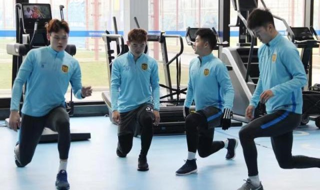 云开体育官网-新中超冠军第一练烟花易冷 如期起航队内如释重负