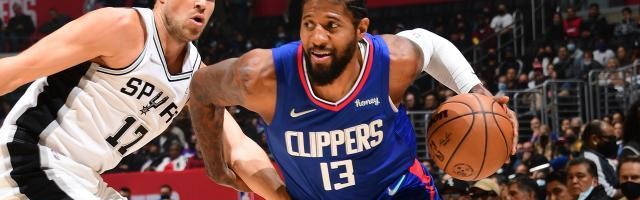 云开体育-洛城双雄处境截然不同 湖人混沌快艇逼近西部前四