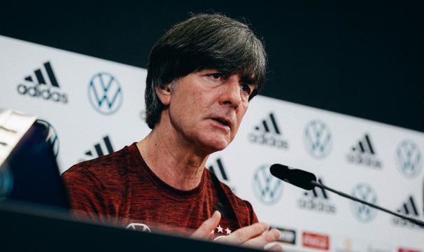 勒夫：不急于再就业 克罗斯退出不影响中场实力